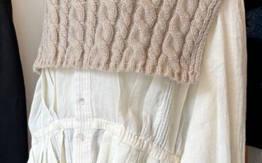 ケーブル編みポンチョ