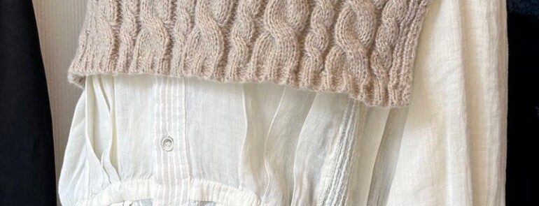 ケーブル編みポンチョ