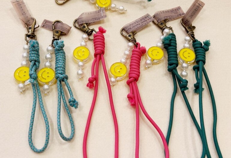 カラフル☺︎スマイルキーホルダー